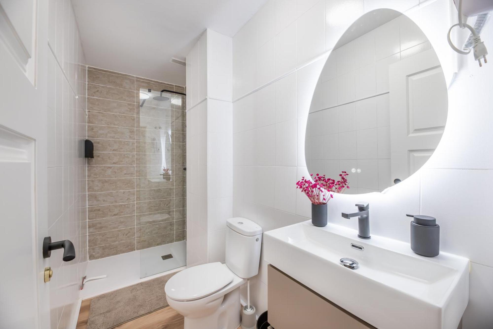 Charming 4-bedroom In Malaga's Historic Center Appartement Málaga