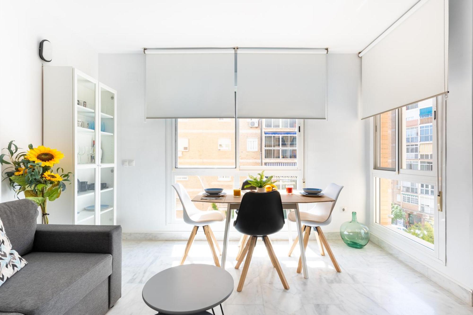 Wintowinrentals Quiet Apartment, Good Location, Free Parking Appartement