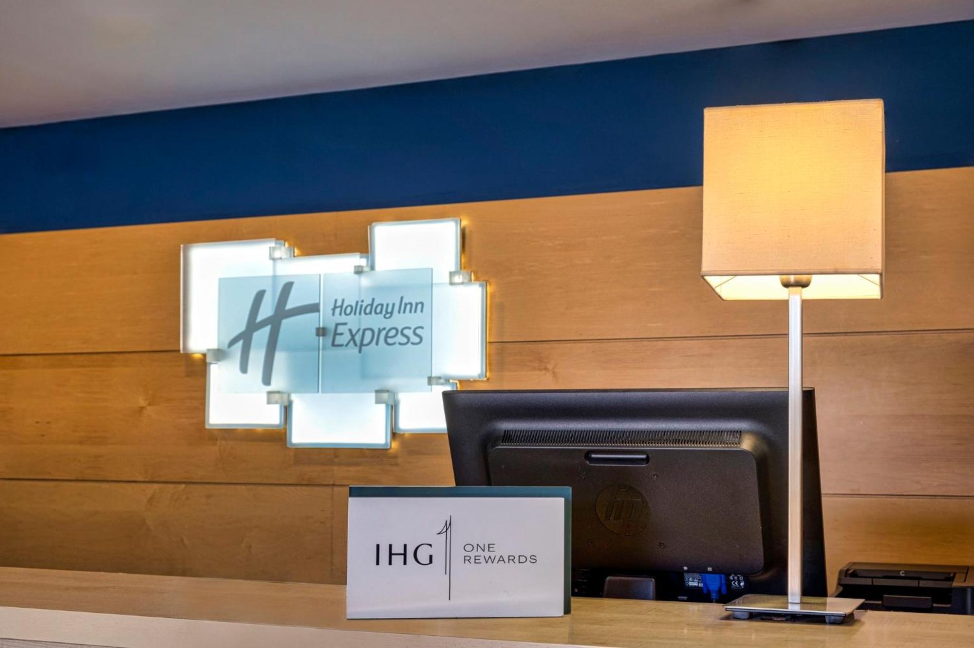 Hotel Express Airport By Ihg 3*