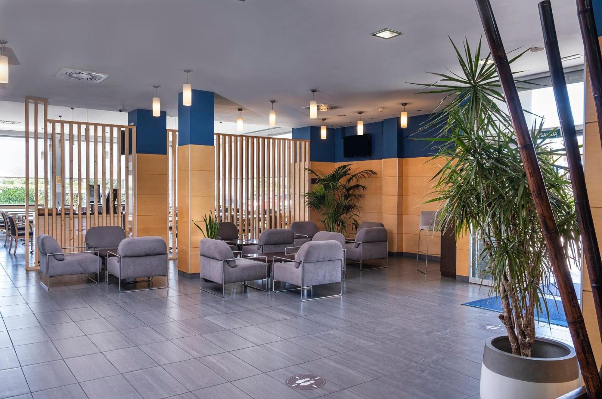 Express Airport By Ihg 3*