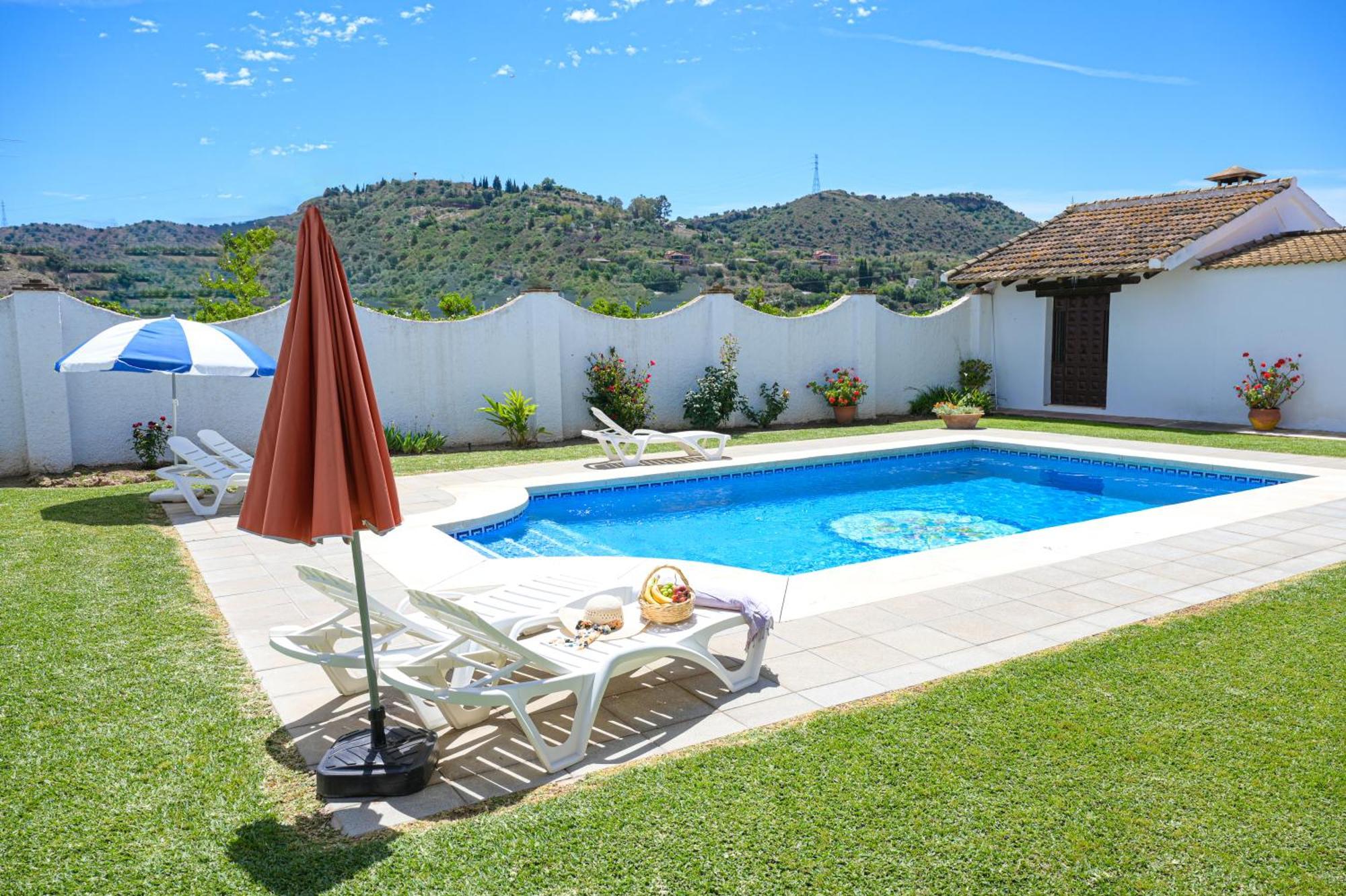Amplia Con Precioso Jardin Cerca De Capital. Vakantiehuis *