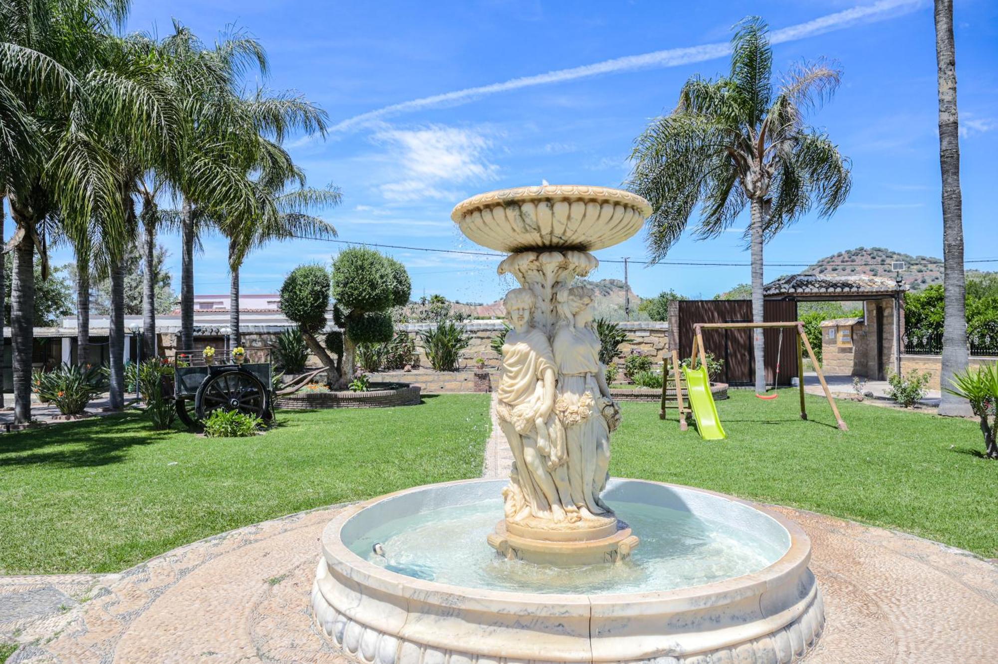Vakantiehuis Amplia Con Precioso Jardin Cerca De Capital. Málaga