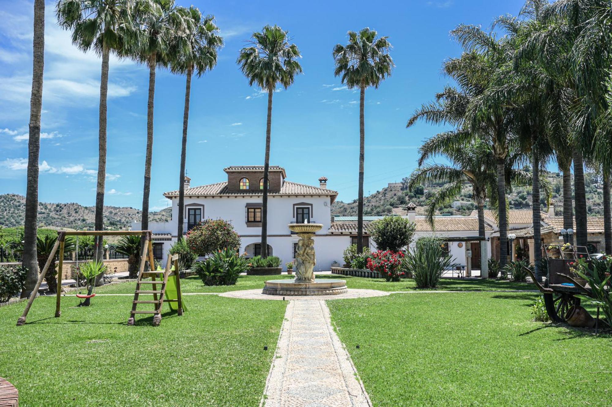 Vakantiehuis Amplia Con Precioso Jardin Cerca De Capital.