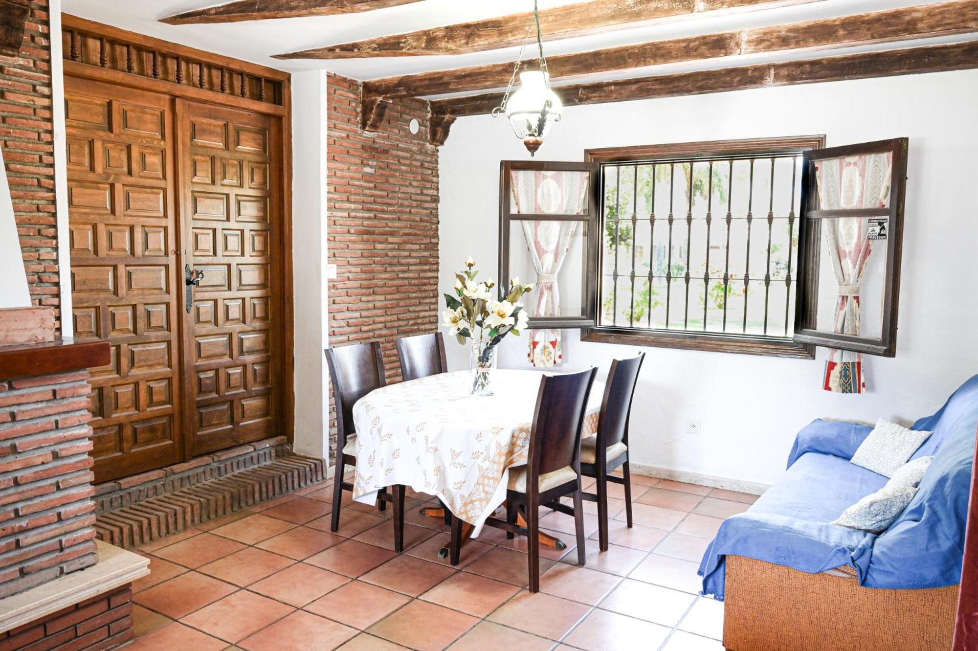 Amplia Con Precioso Jardin Cerca De Capital. Vakantiehuis *