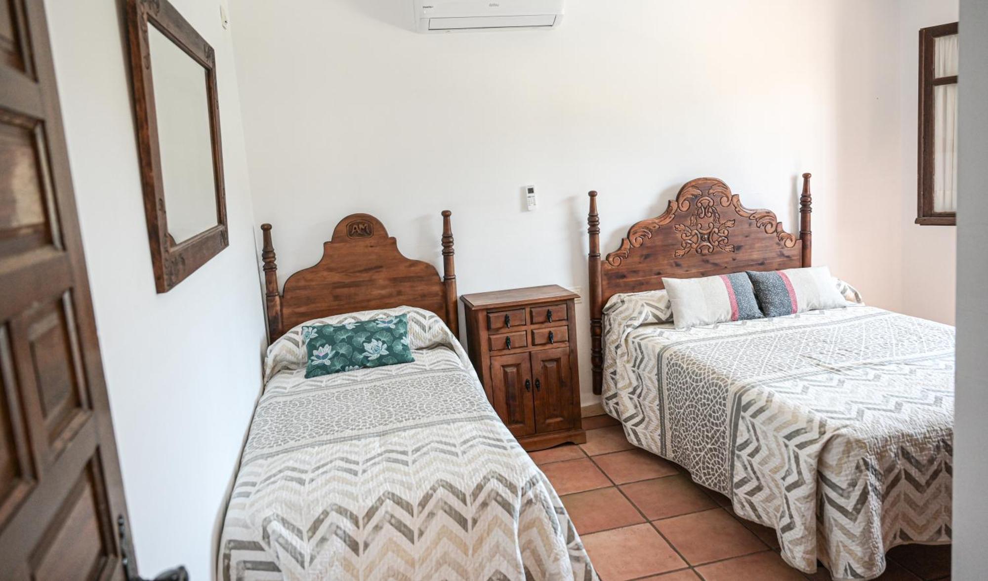Vakantiehuis Amplia Con Precioso Jardin Cerca De Capital. *