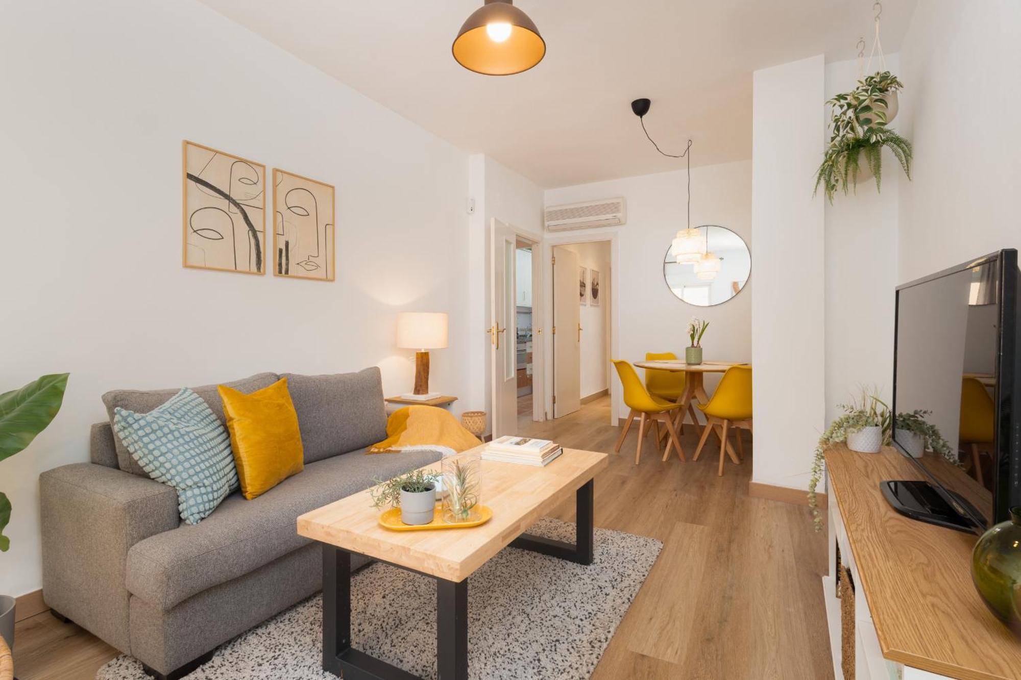 C21 Trendy 2 Bdr & Parking Downtown Apartment Malaga