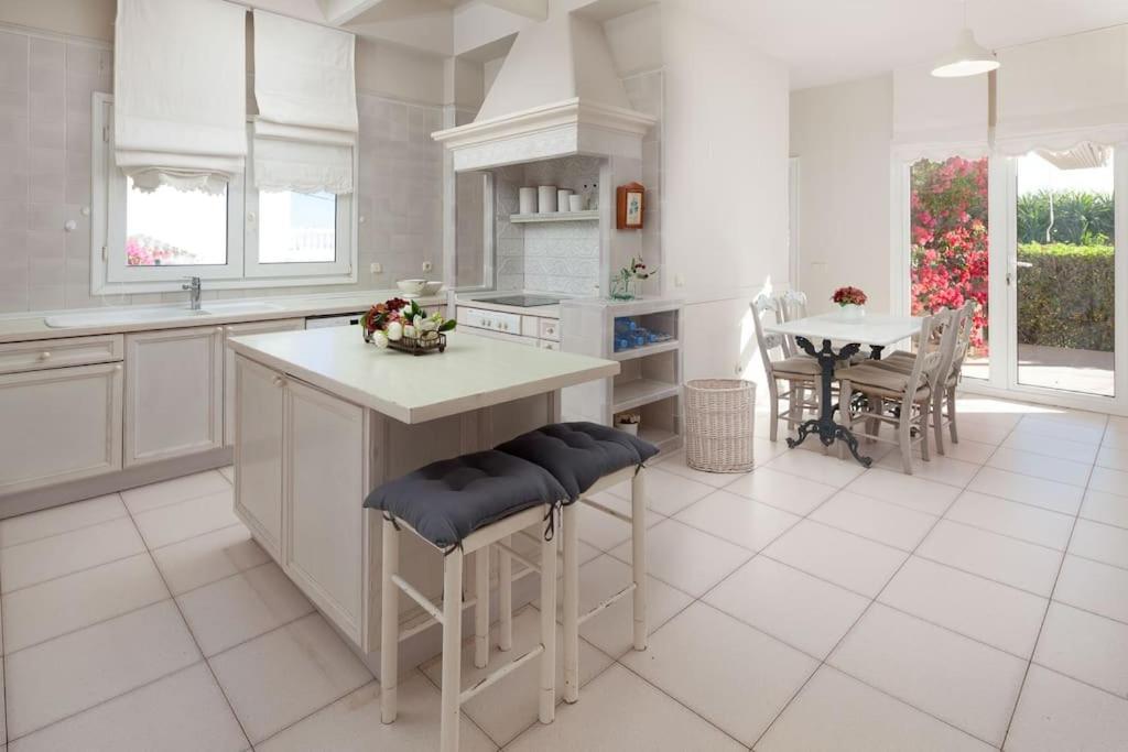 Luxury With Sea Views & Terrace By Rems Apartment