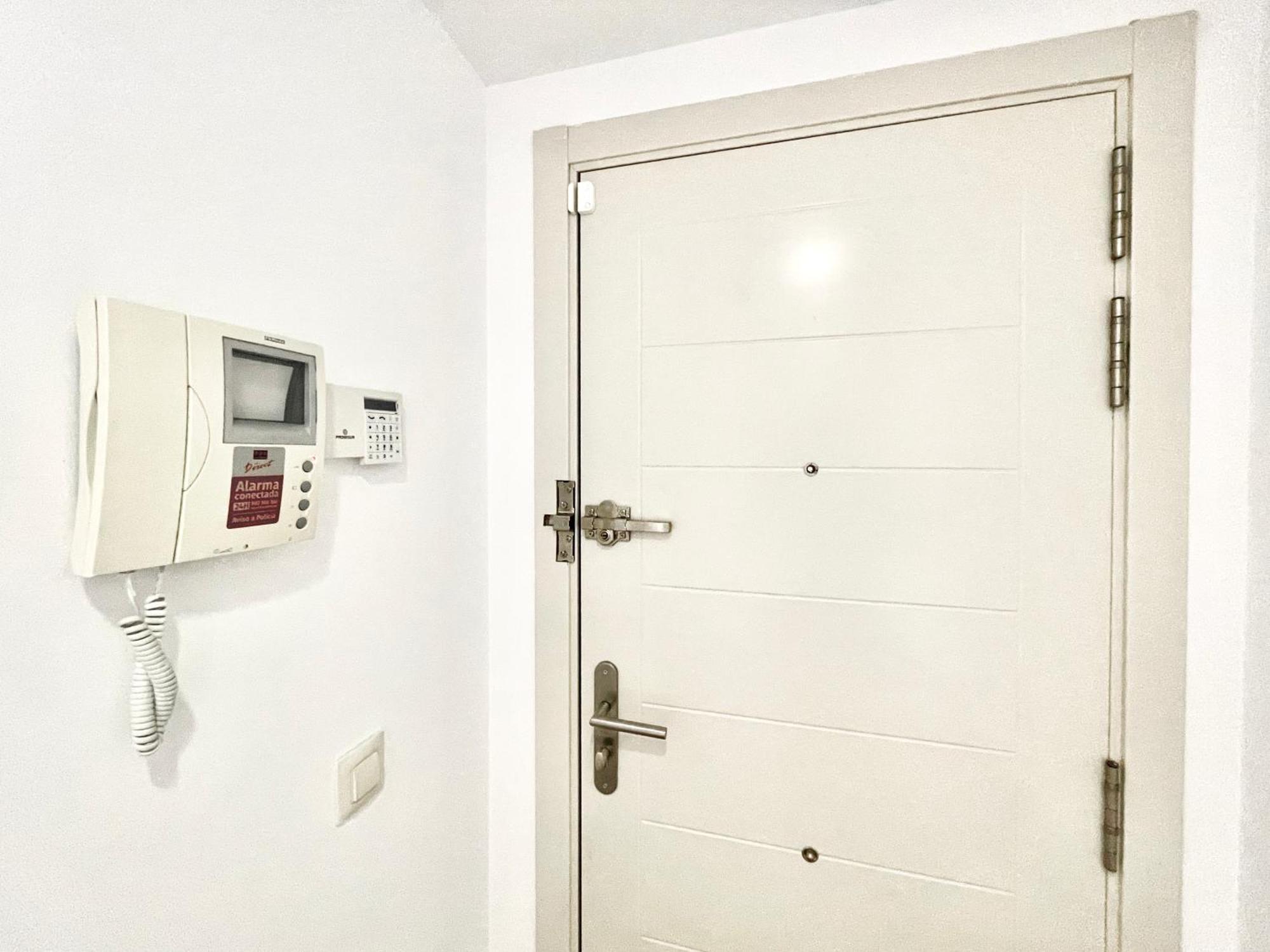 Maravilloso Centrico De 70m2, Jardin Propio 40m2 Con Piscina Ninos Y Parking Opcional * Malaga