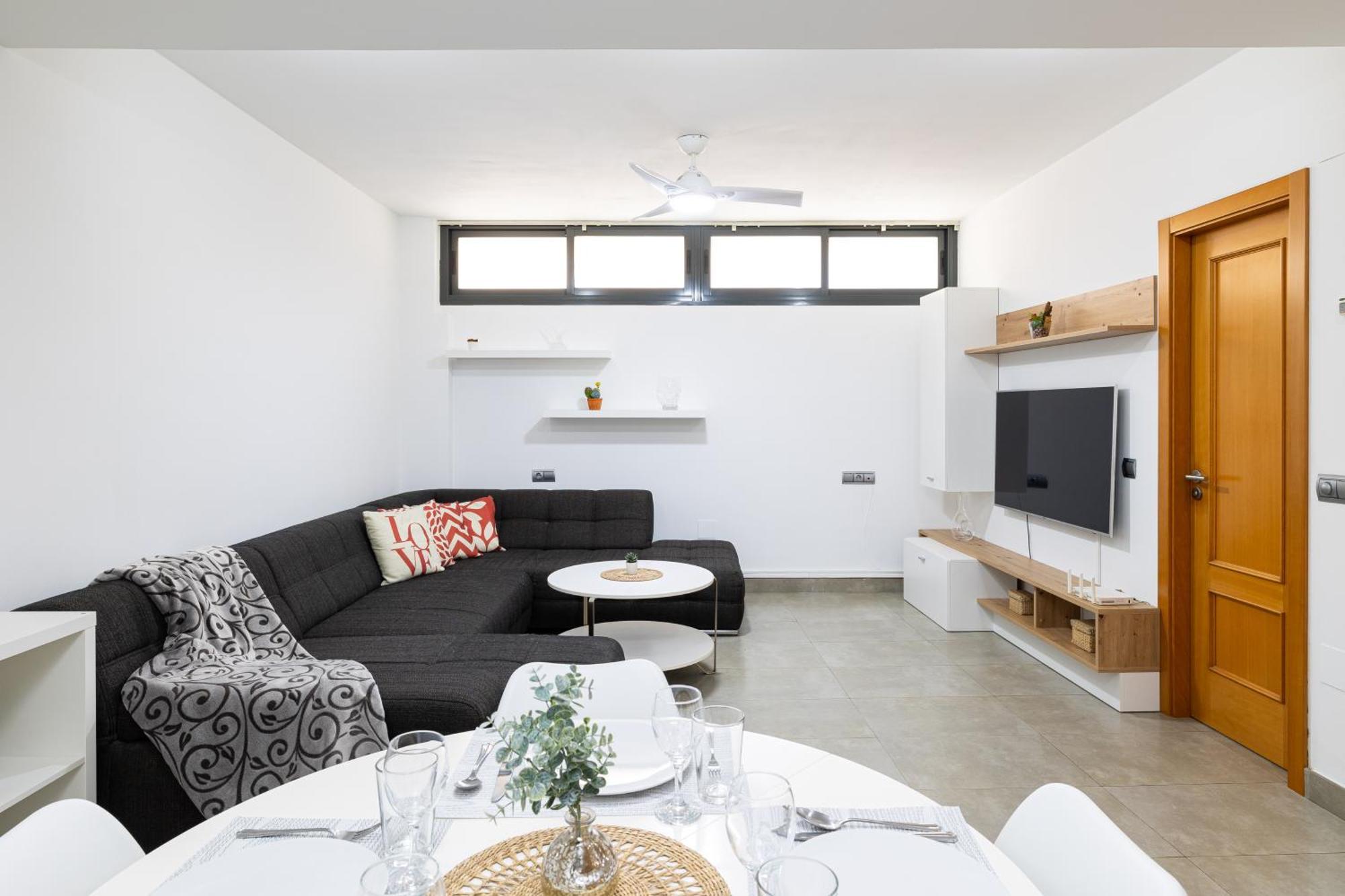 H2m Alta 20 Smart Tv Air Conditioning Malaga