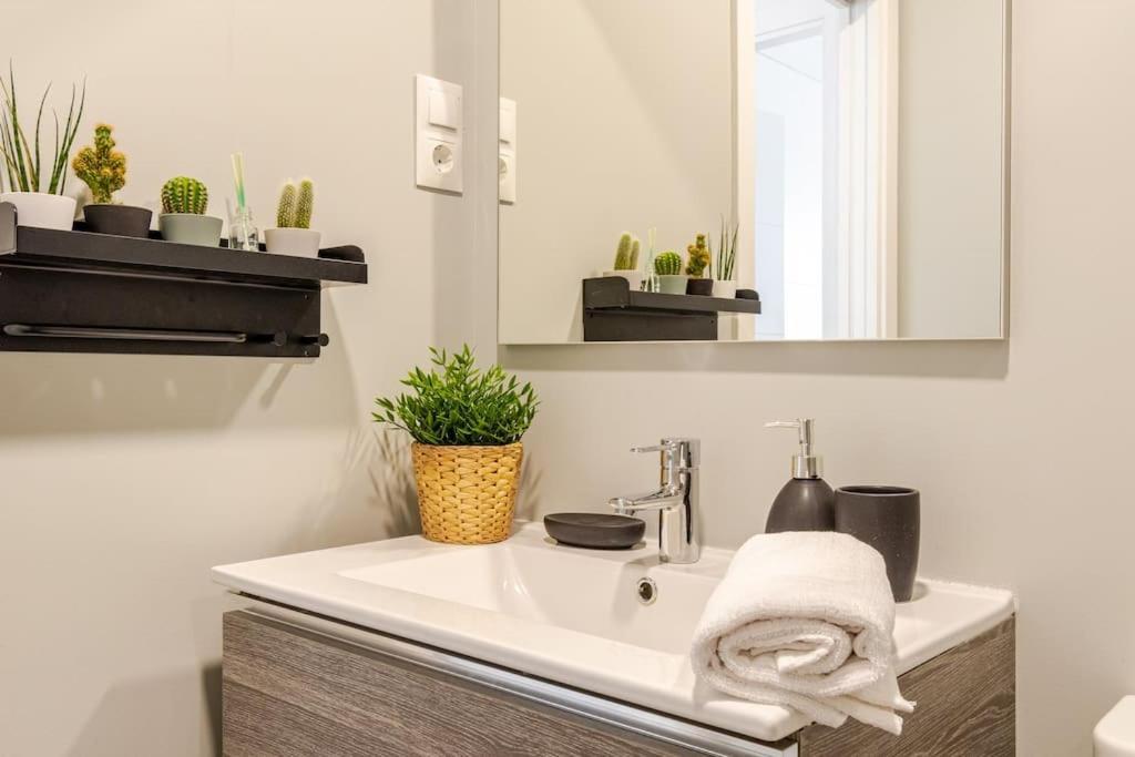 Nuevo, Disfruta Del Silencio, Familias Con Ninos, Aire Acondicionado, 2 Banos , Playa Apartment Benajarafe