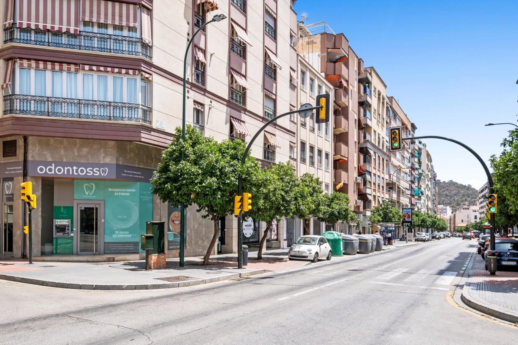 3 Dormitorios, 2 Banos Y Balcon * Málaga