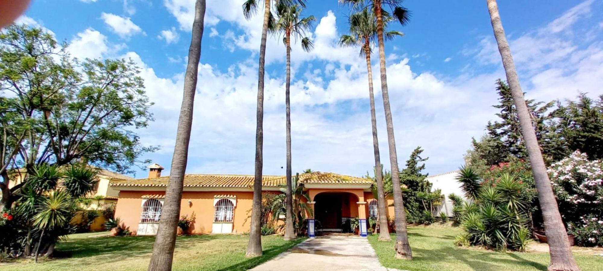 Alicia Y Los Quecos Sol Y Golf Holiday home Malaga