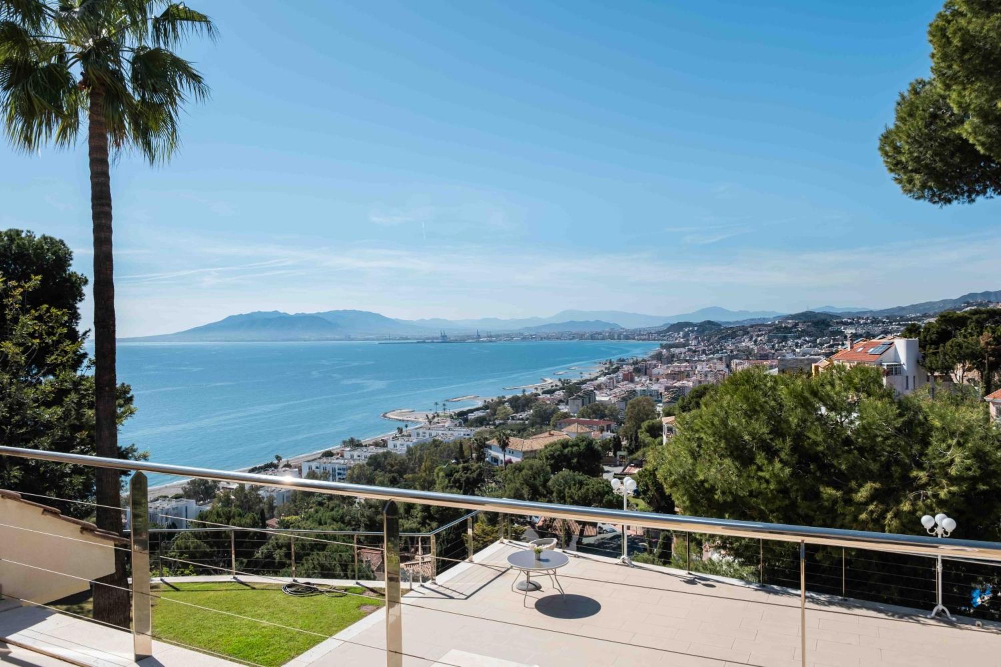 Apartment Luxury With Sea Views & Terrace By Rems Málaga