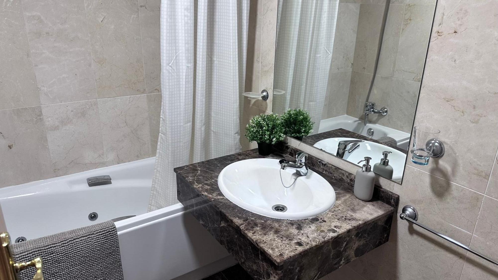 Aleda Puerto Playa - Parking Y Piscina Gratis * Malaga
