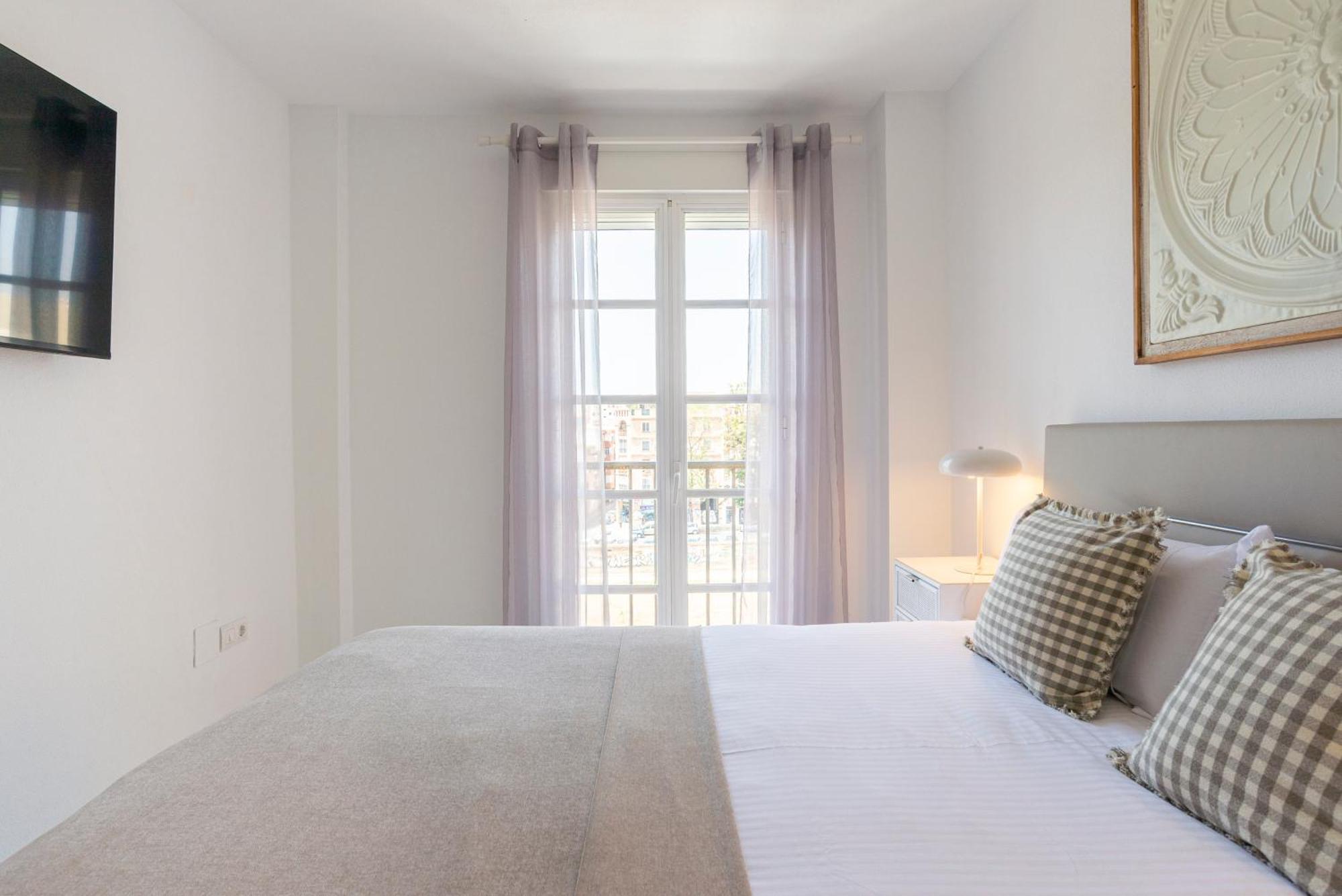 Rosaleda & Old Town Balconies By Ele Apartment *