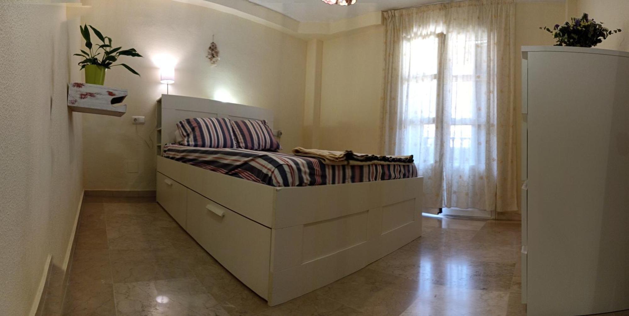Confortable Habitacion Centrica En Piso Privado Homestay Malaga