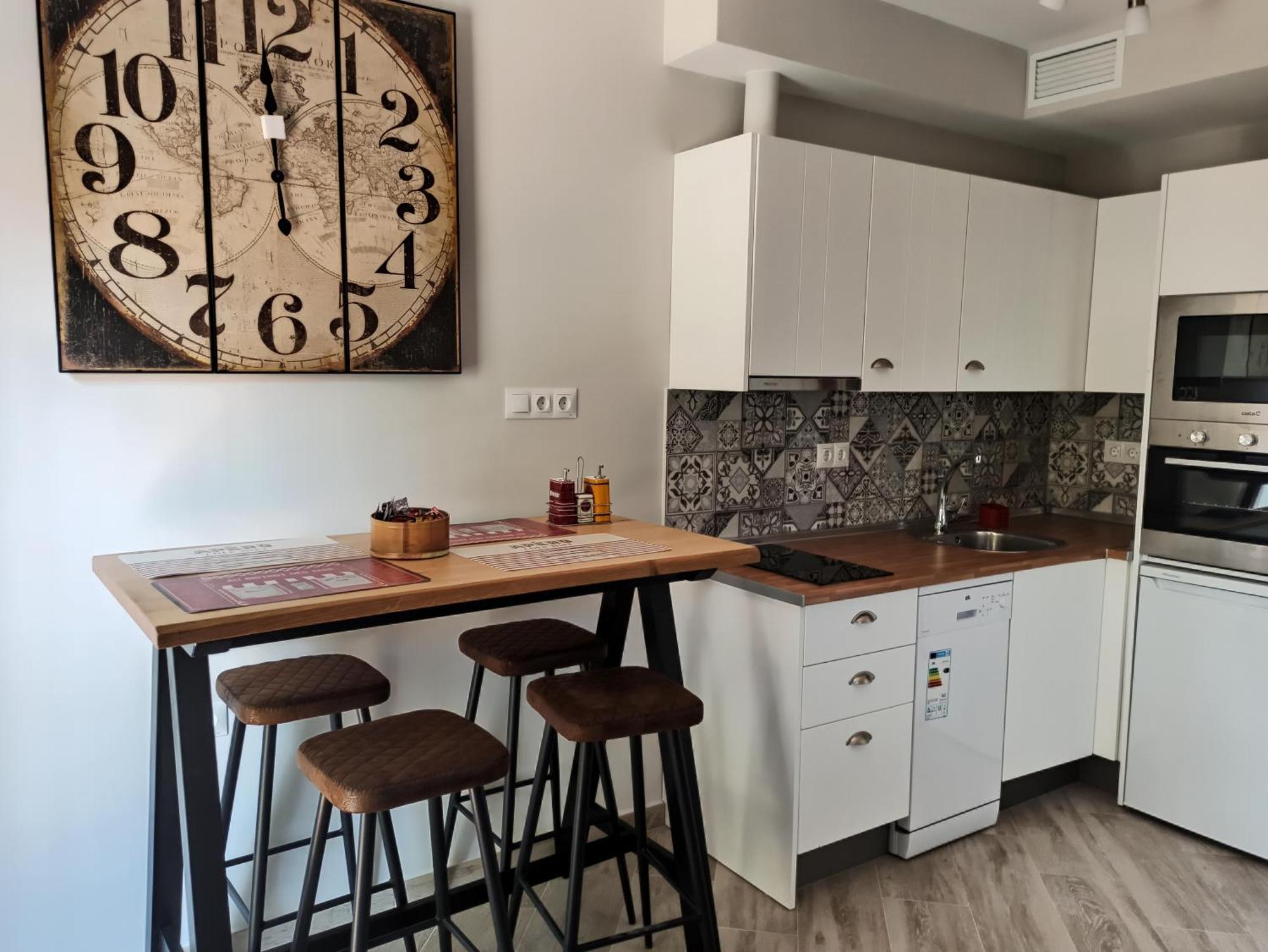 Barcelo 21: Centrally Located Attic With Terrace And Retreat