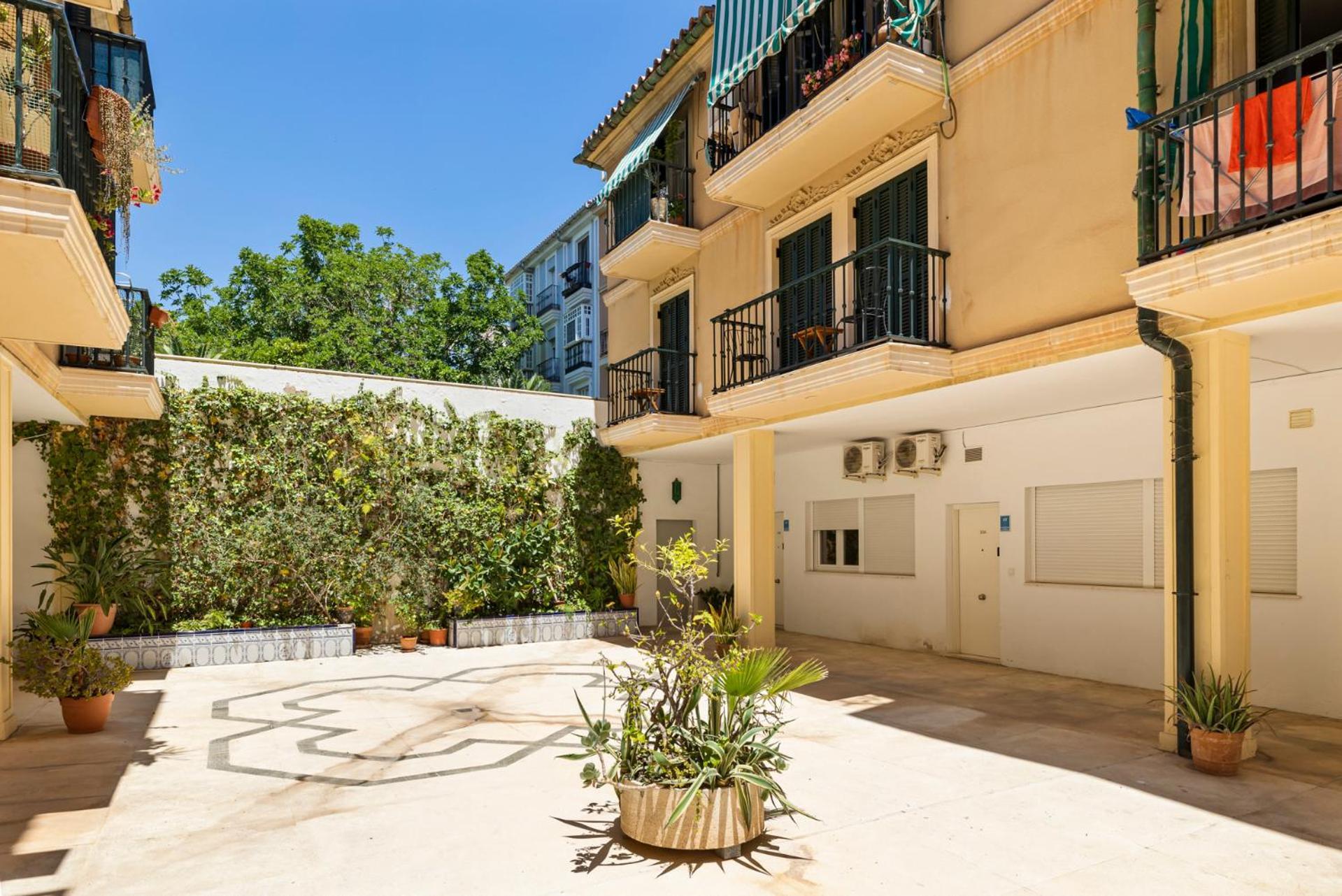 Stunning In Historic Center By Costarentals - Mal05 * Málaga