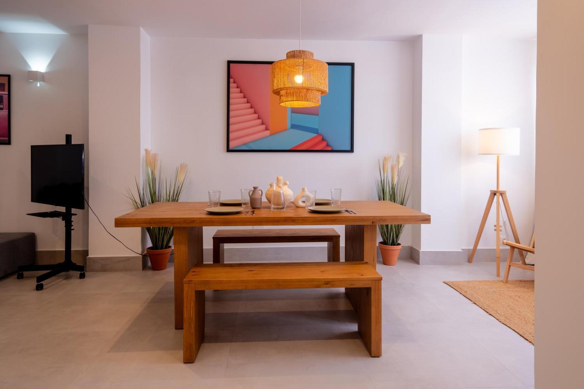 Bright With Views 3 Bedrooms 2 Bathrooms Apartment
