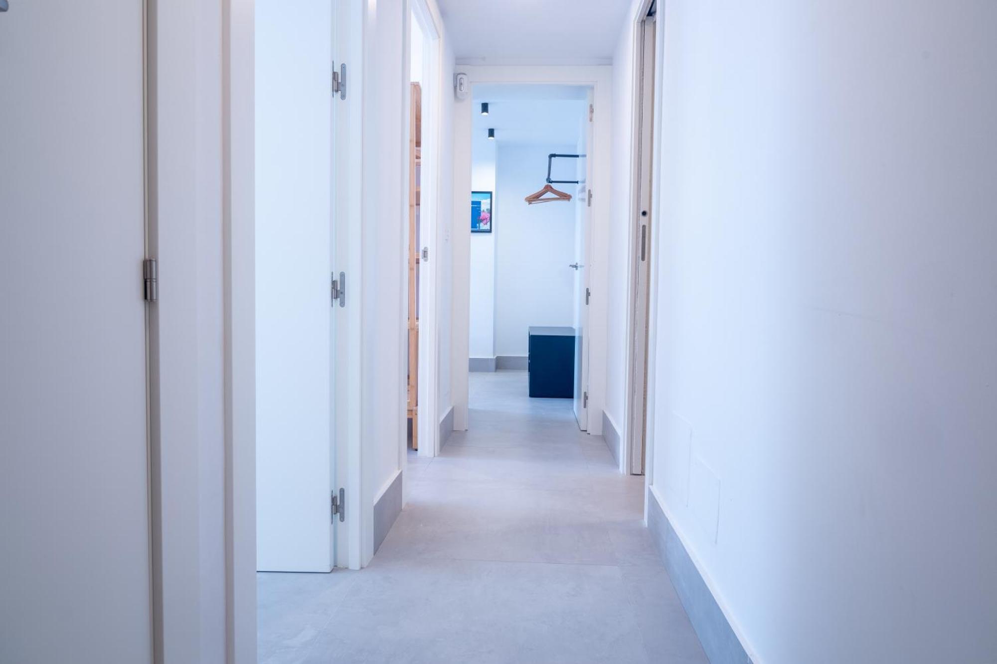 Bright With Views 3 Bedrooms 2 Bathrooms *