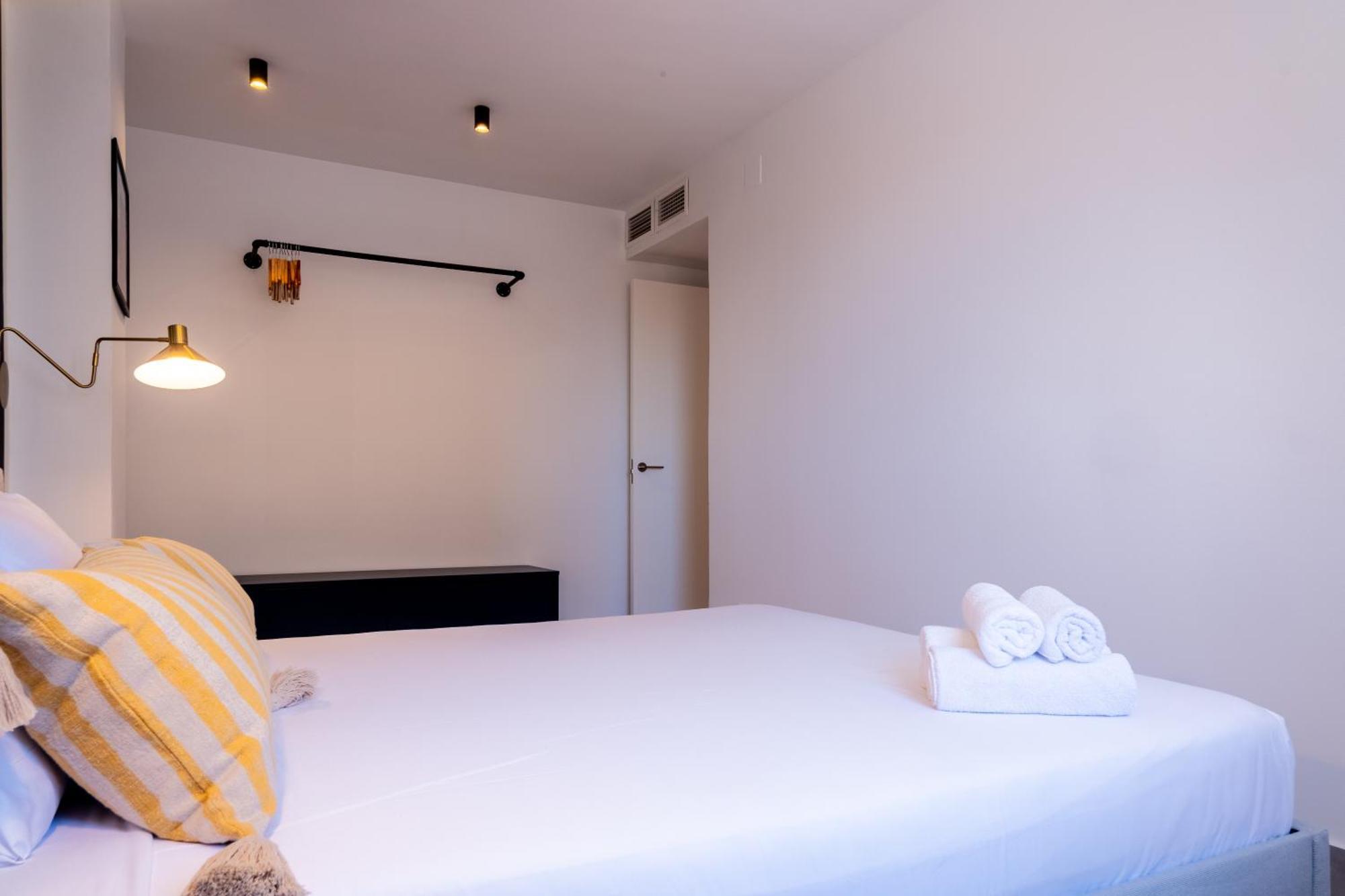 Bright With Views 3 Bedrooms 2 Bathrooms Apartment