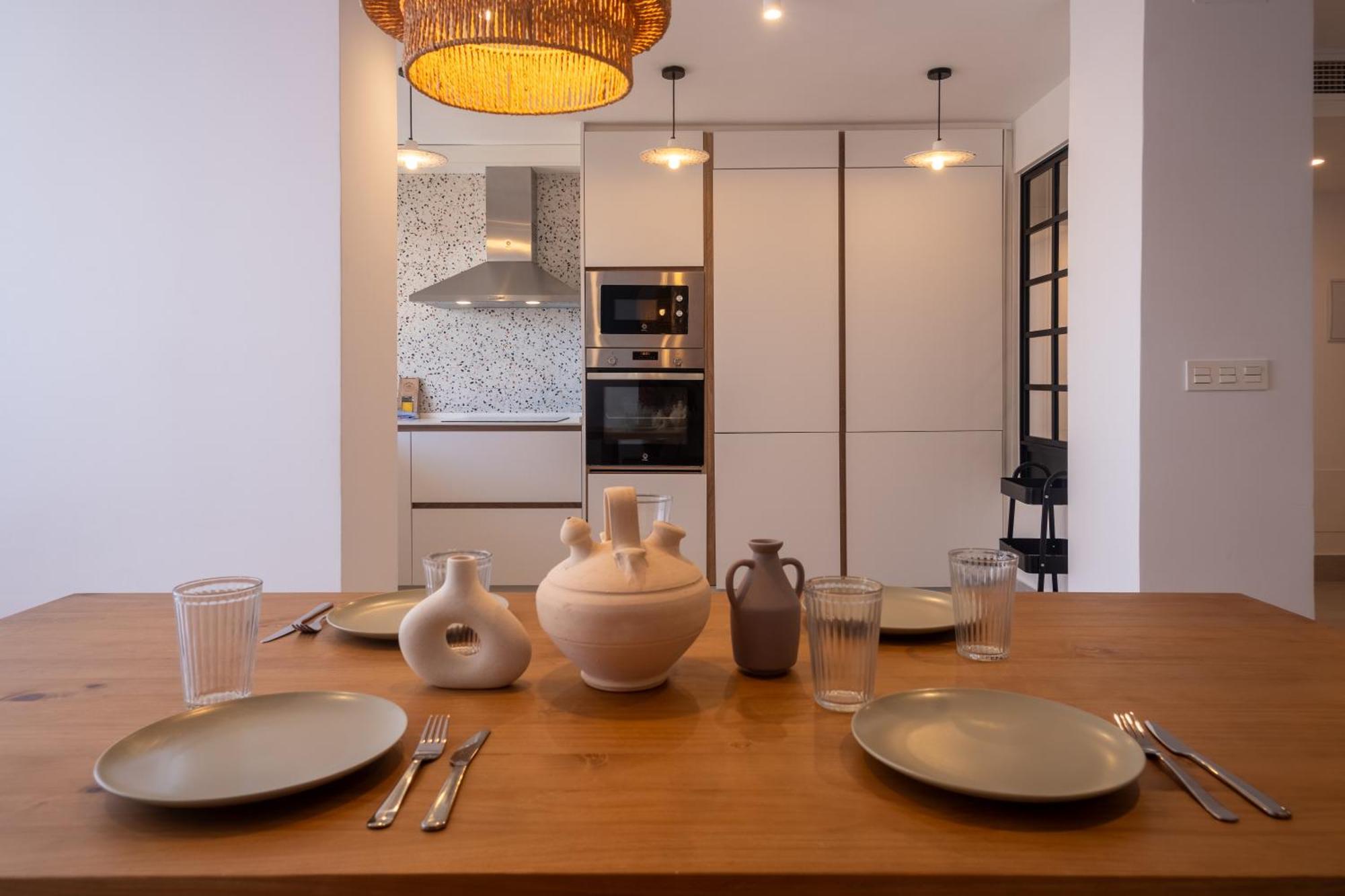 Bright With Views 3 Bedrooms 2 Bathrooms Apartment
