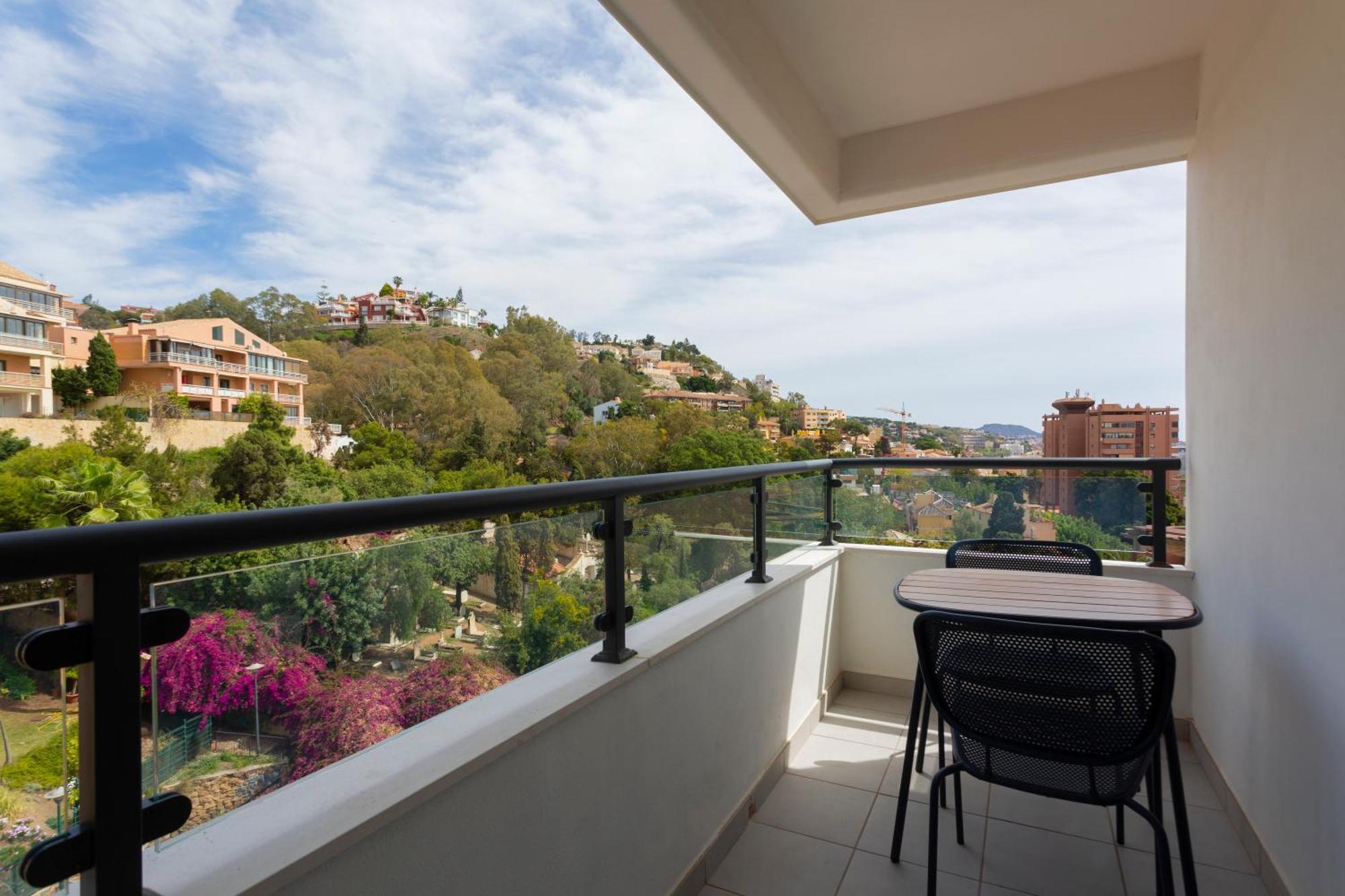 Apartment Apartamento Con Vistas En Paseo De Reding By Rent Me
