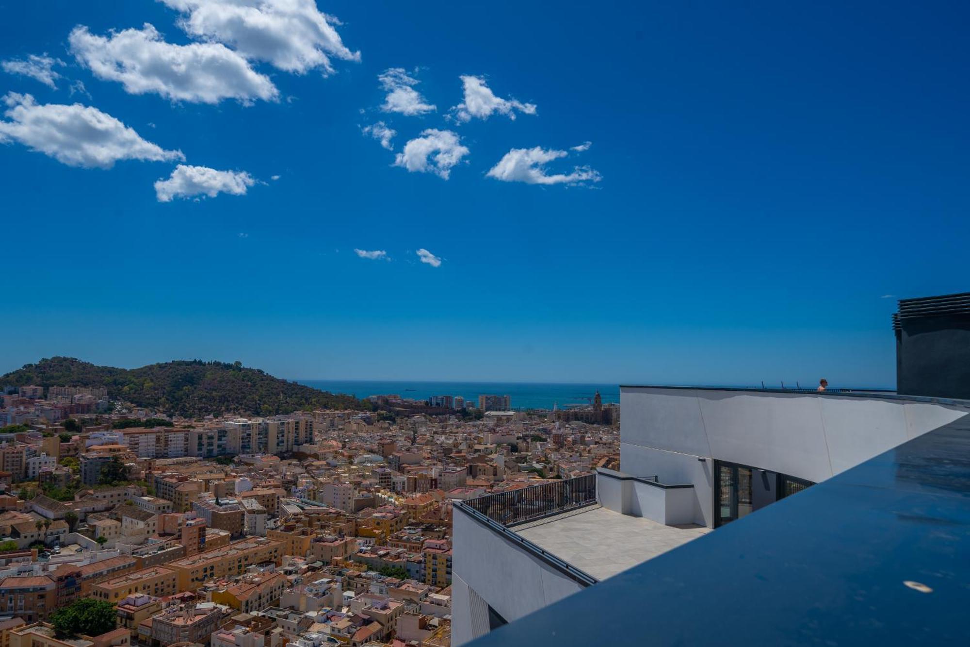 Xpce Urban Skyline - Parking Free Malaga
