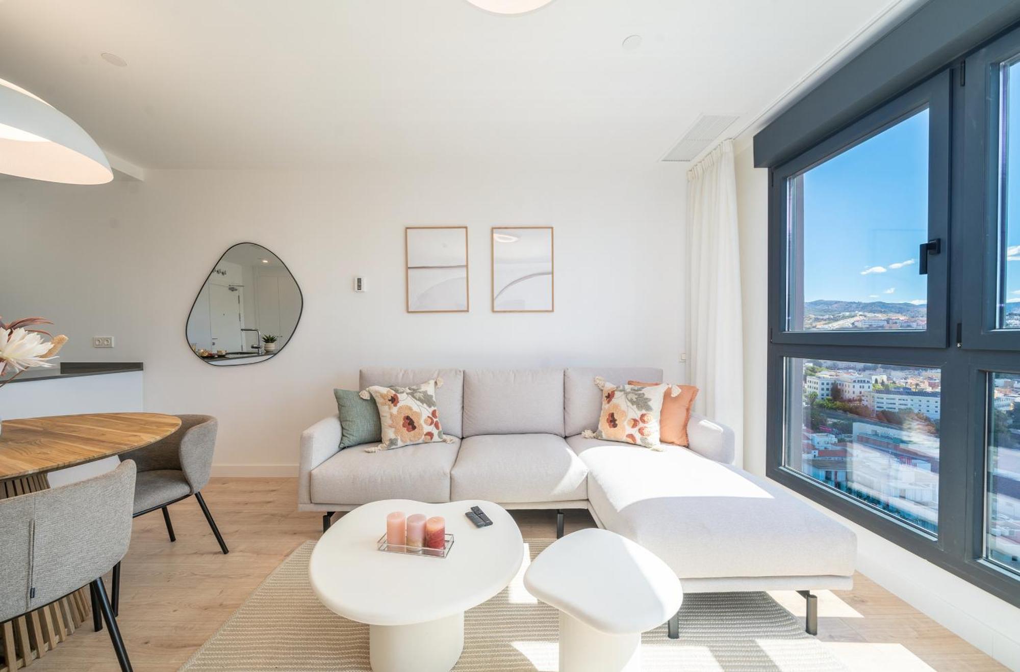 Xpce Urban Skyline - Parking Free Apartment Malaga