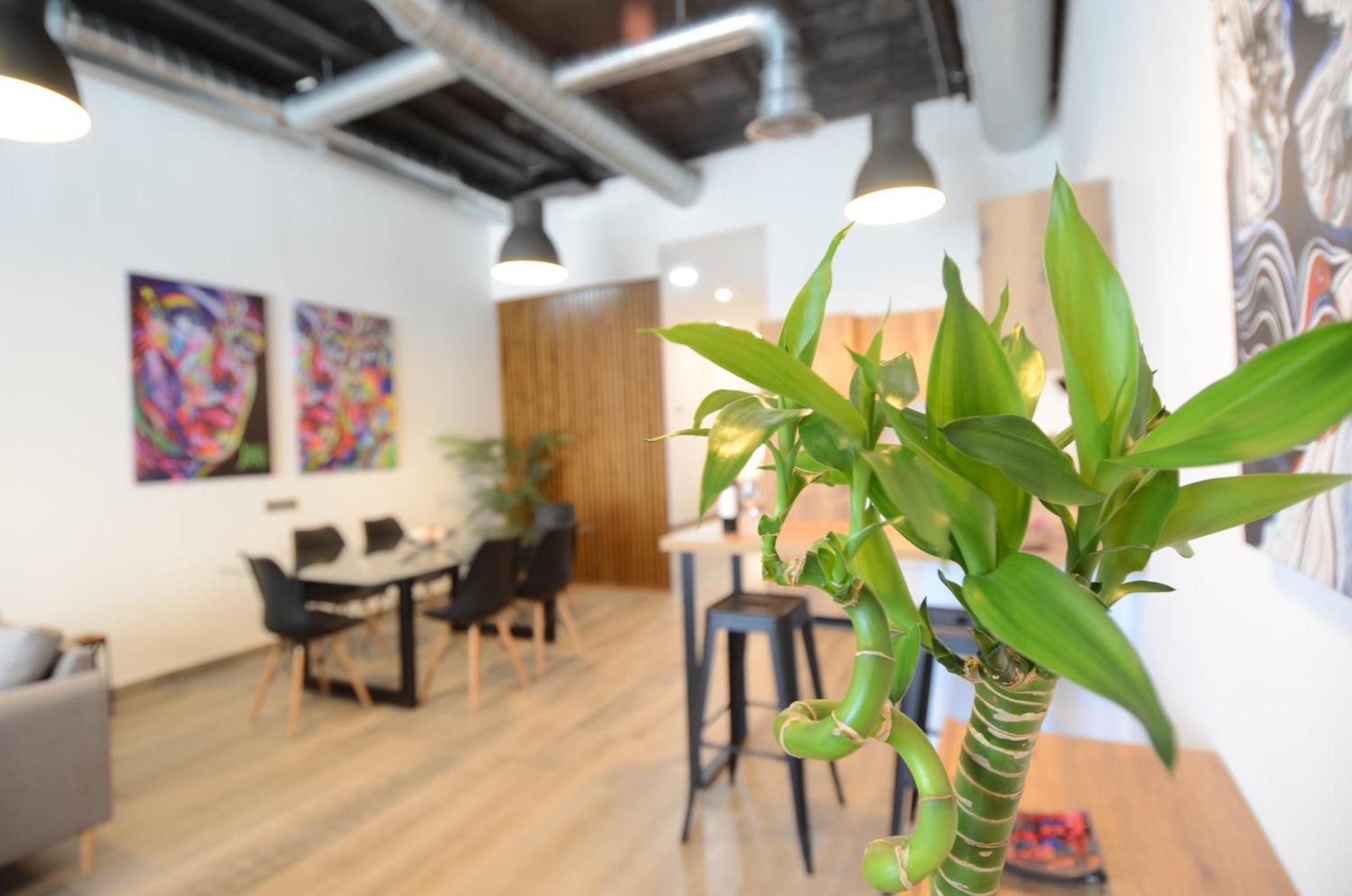 Fabrica Del Lujo En El Centro De * Málaga