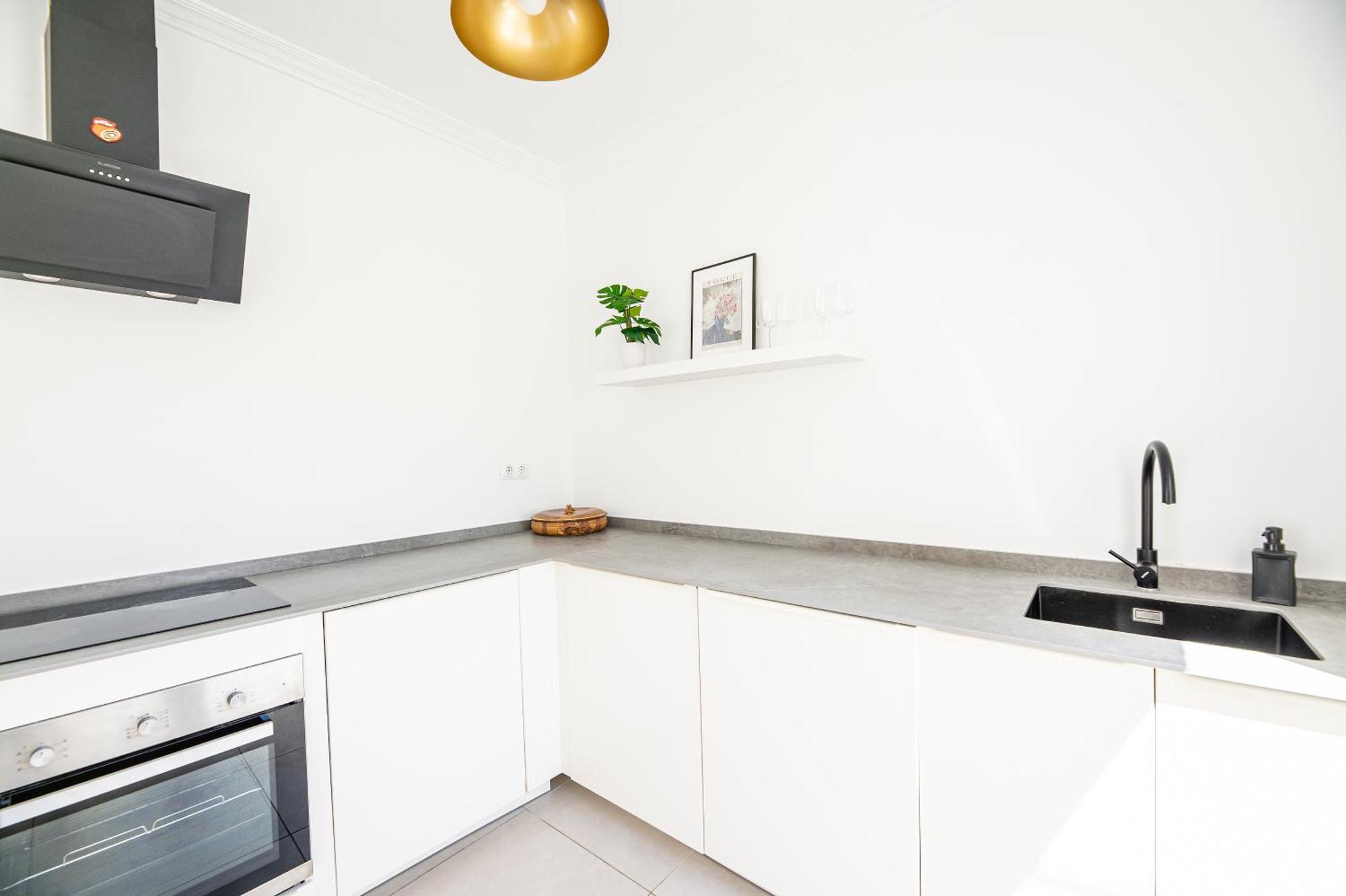 The 2nd In The 14 Alvarez Street Apartment *