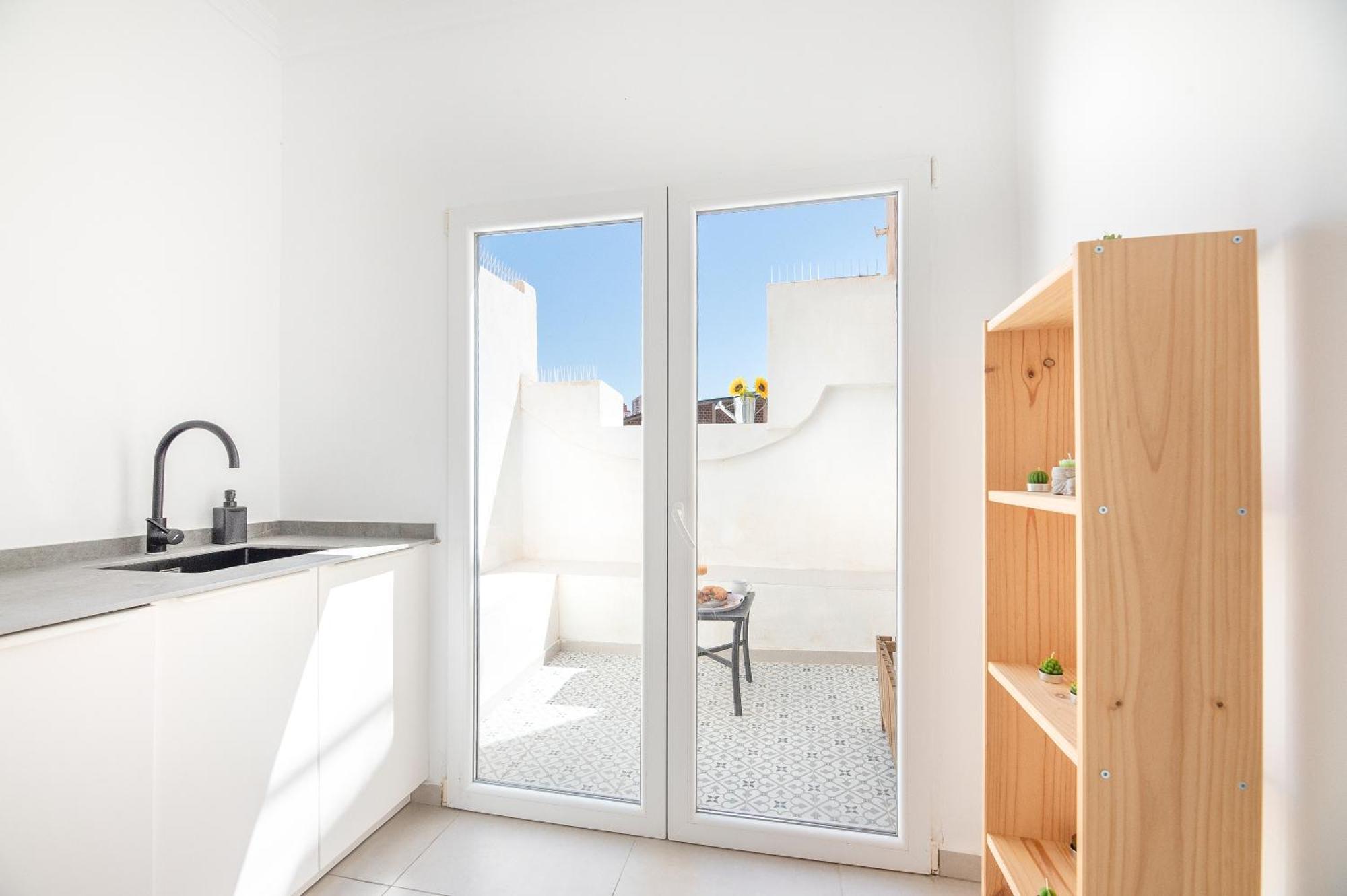 The 2nd In The 14 Alvarez Street Apartment *
