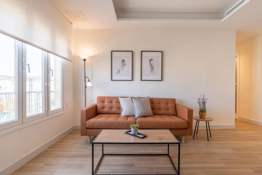 Apartment Tribuna I By Ele Apartmens Malaga