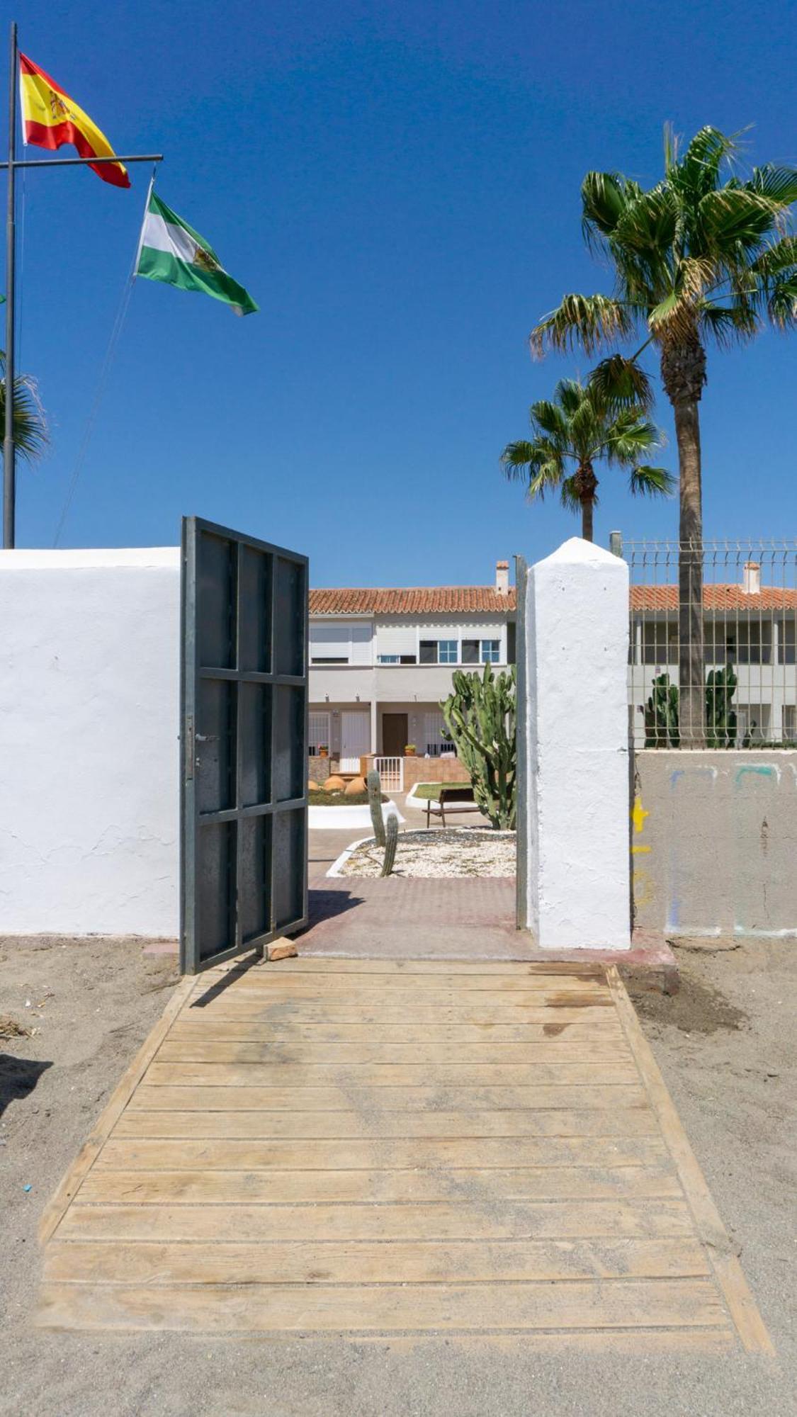 Chalet En Primera Linea De Playa Apartment Malaga
