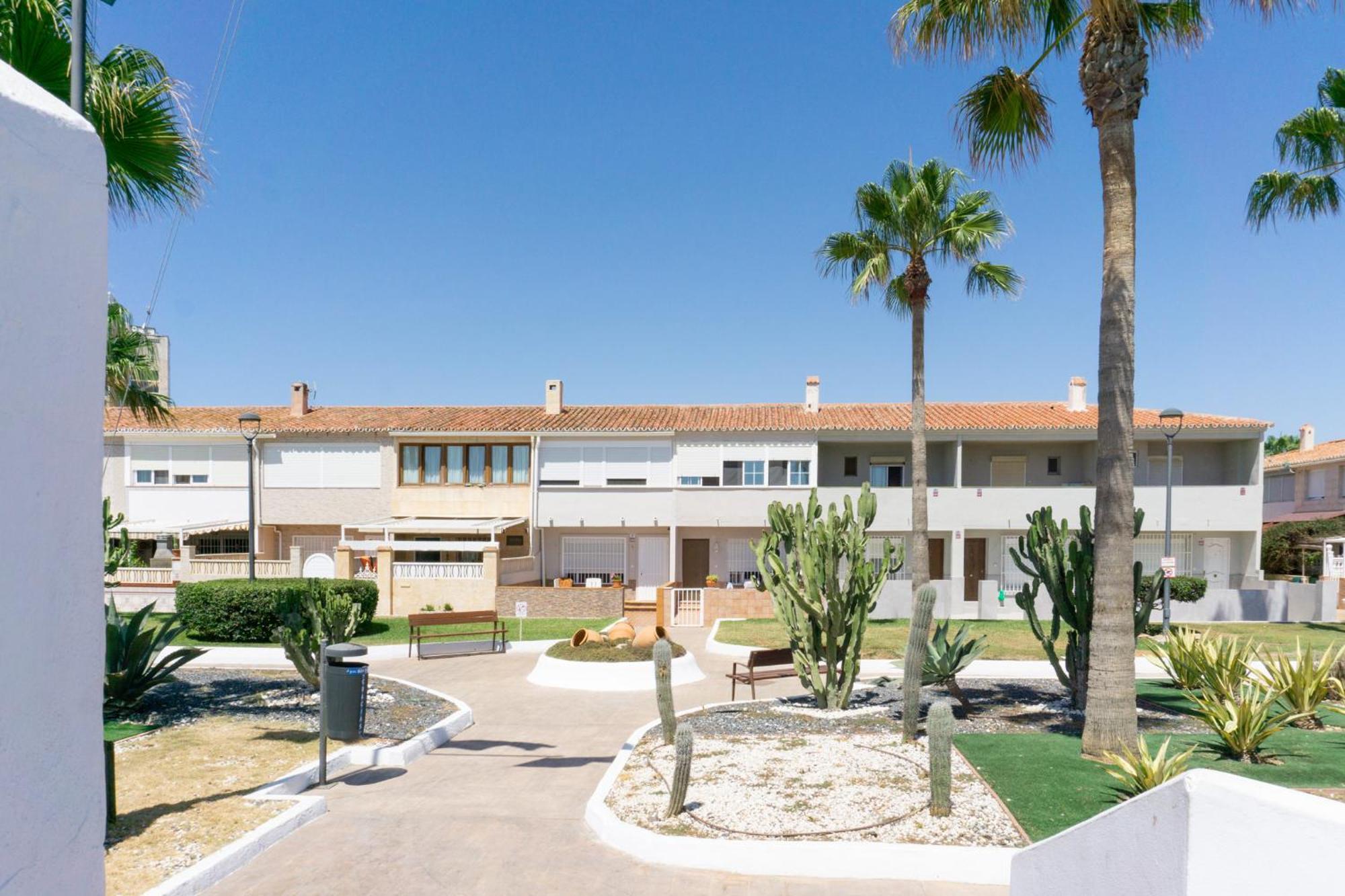 Chalet En Primera Linea De Playa * Malaga
