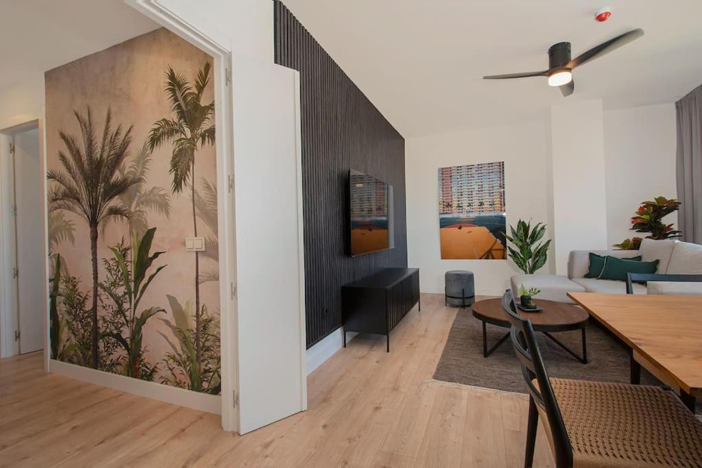 Urban Jungle In Center, 18th Floor, Rooftop Pool, Free Parking Apartment