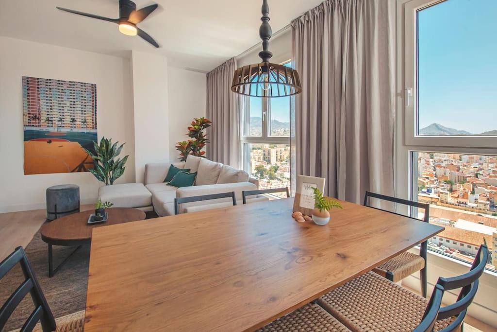 Apartment Urban Jungle In Center, 18th Floor, Rooftop Pool, Free Parking