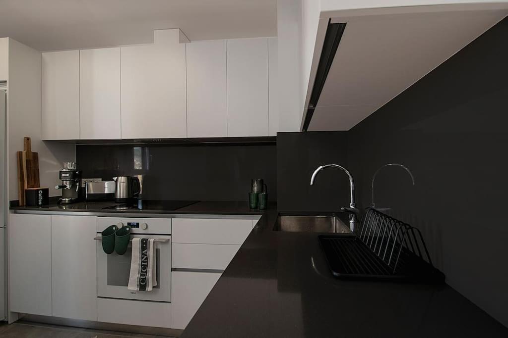 Urban Jungle In Center, 18th Floor, Rooftop Pool, Free Parking Apartment Malaga