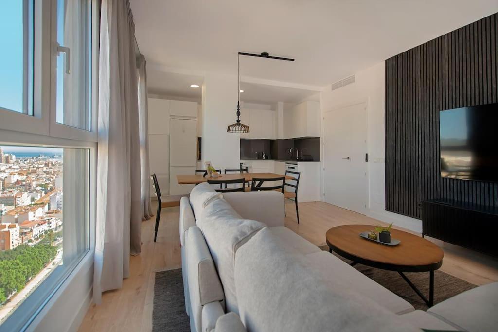 Apartment Urban Jungle In Center, 18th Floor, Rooftop Pool, Free Parking Malaga