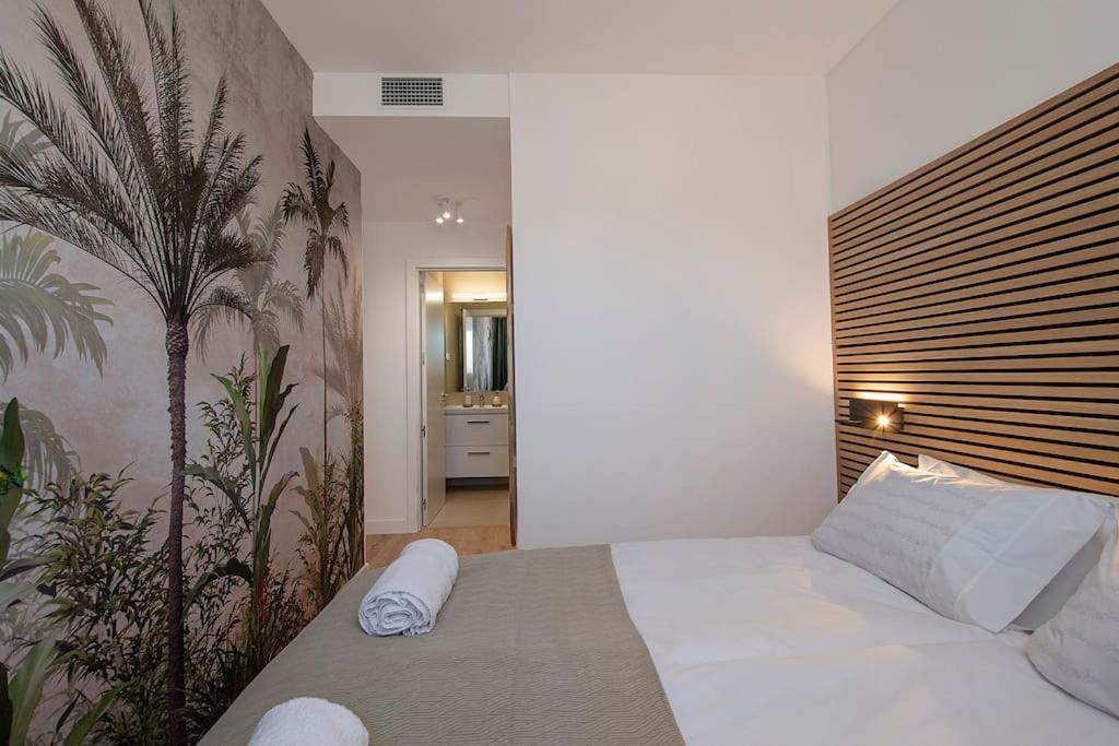 Urban Jungle In Center, 18th Floor, Rooftop Pool, Free Parking Apartment