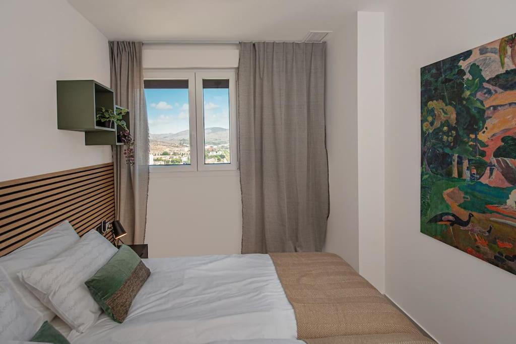 Urban Jungle In Center, 18th Floor, Rooftop Pool, Free Parking Apartment *