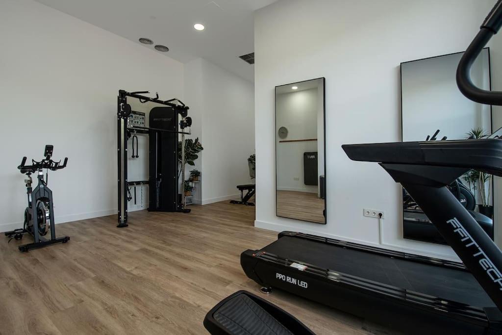 Apartment Urban Jungle In Center, 18th Floor, Rooftop Pool, Free Parking