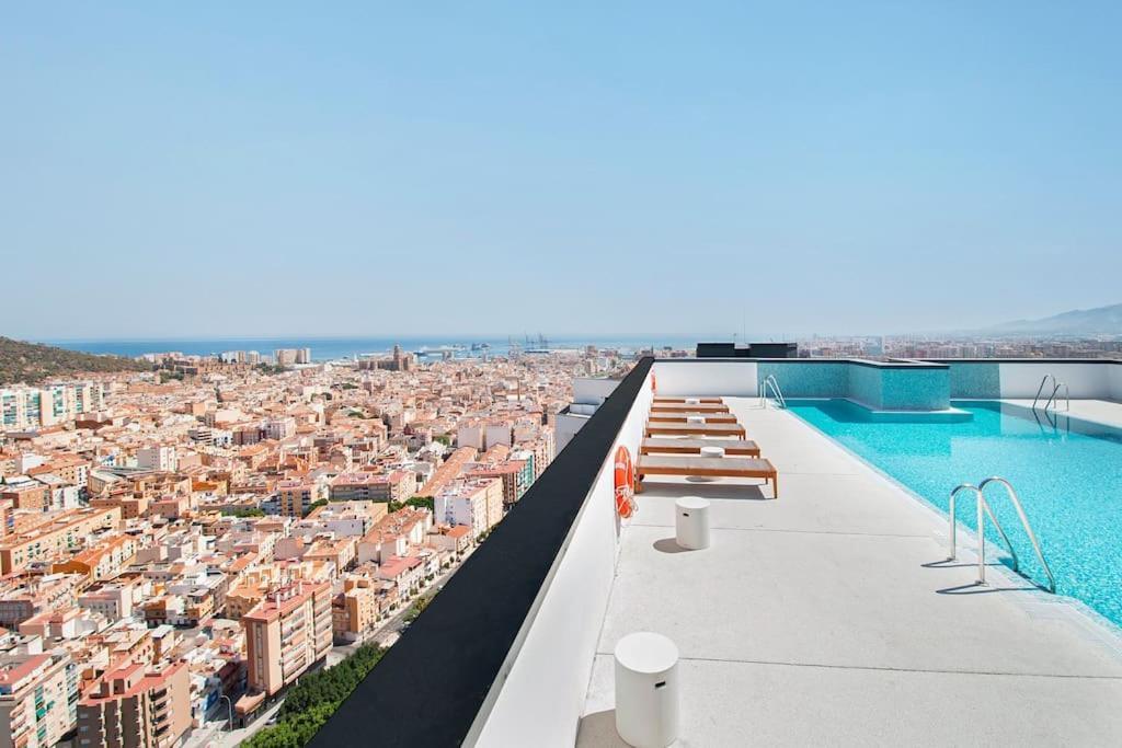 Apartment Urban Jungle In Center, 18th Floor, Rooftop Pool, Free Parking Malaga