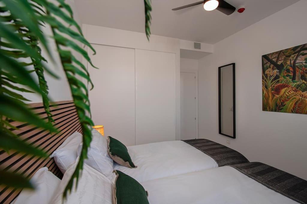 Urban Jungle In Center, 18th Floor, Rooftop Pool, Free Parking *