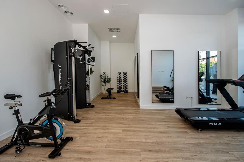 Apartment Urban Jungle In Center, 18th Floor, Rooftop Pool, Free Parking
