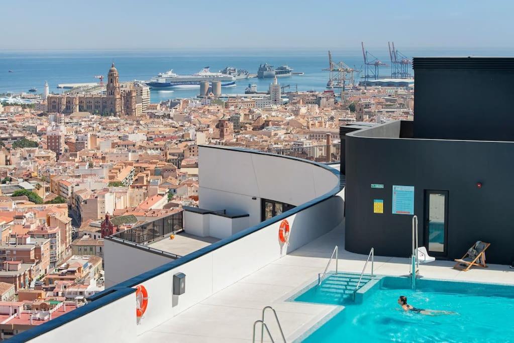 Apartment Urban Jungle In Center, 18th Floor, Rooftop Pool, Free Parking