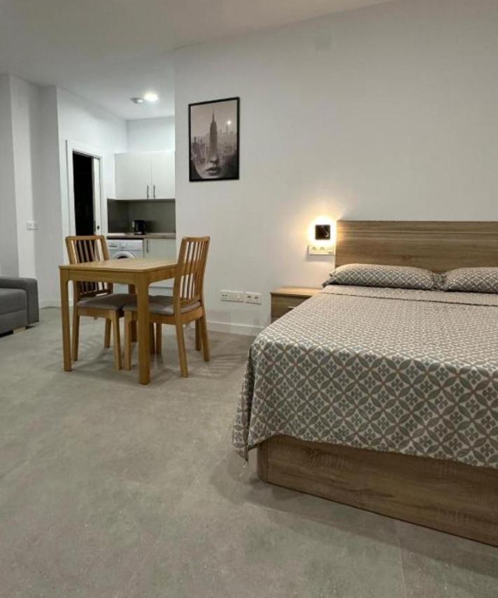 Apartment Estupendo Piso A 5 Min De La Estacion De Bus Y Tren Maria Zambrano