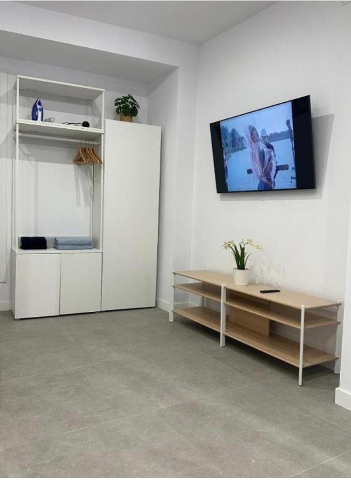 Apartment Estupendo Piso A 5 Min De La Estacion De Bus Y Tren Maria Zambrano