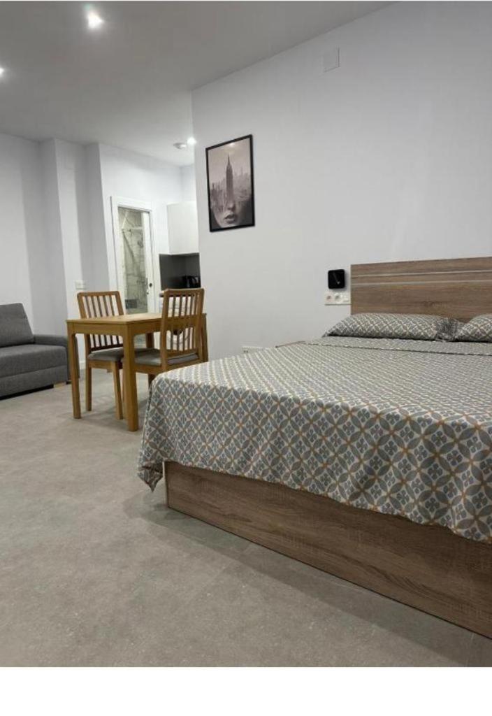 Apartment Estupendo Piso A 5 Min De La Estacion De Bus Y Tren Maria Zambrano *