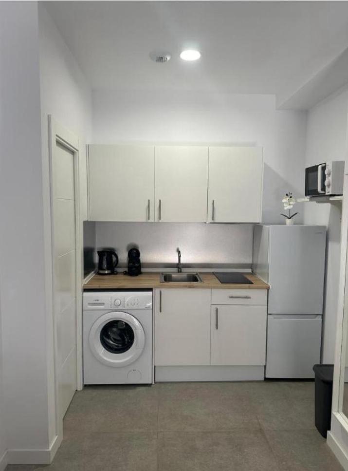 Apartment Estupendo Piso A 5 Min De La Estacion De Bus Y Tren Maria Zambrano Málaga